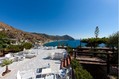 La terrazza dell'Hotel con vista sul mare.